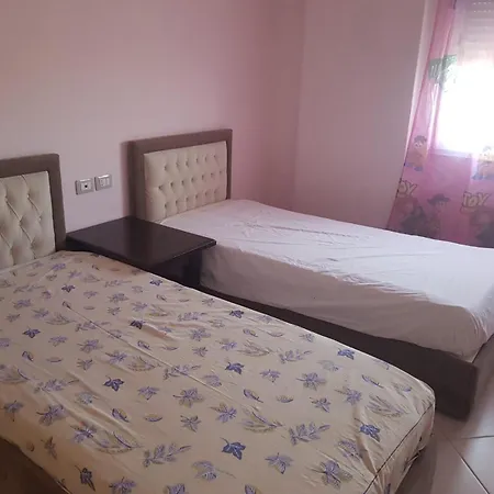 Familja Kapaj * Polisi i Vogel